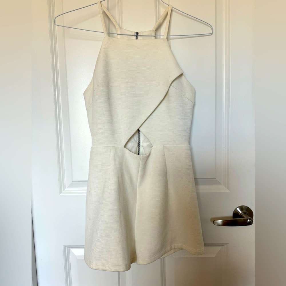 White romper - Picture 2 of 5